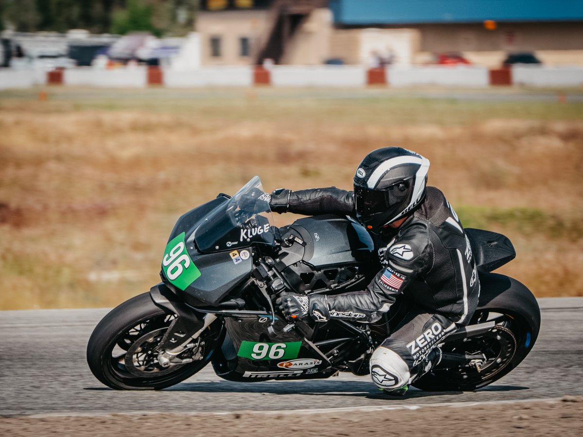 ZeroMC's tweet photo. The Zero crew has been off to the races! 🏁 Big congrats to Kenyon taking 3rd on his SR/S in the Formula 40 LT Expert class at @AFMRacing Buttonwillow &amp; Jenny taking 1st on her DSR/X in the ADV Heavy Novice class at the @Biltwell 100.

#ZeroSRS #ZeroDSRX #AFMracing #Biltwell100 https://t.co/1ht2m3VThX