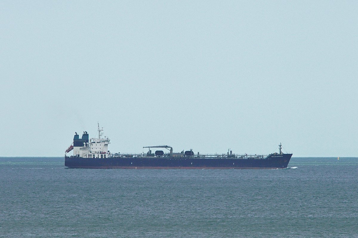 johnmorgan726's tweet photo. The #BitumenTanker THE BLACKSMITH, IMO:9659660 destination unknown, flying the flag of the Marshall Islands 🇲🇭. #ShipsInPics #TheBlacksmith https://t.co/RG74PbjfDr