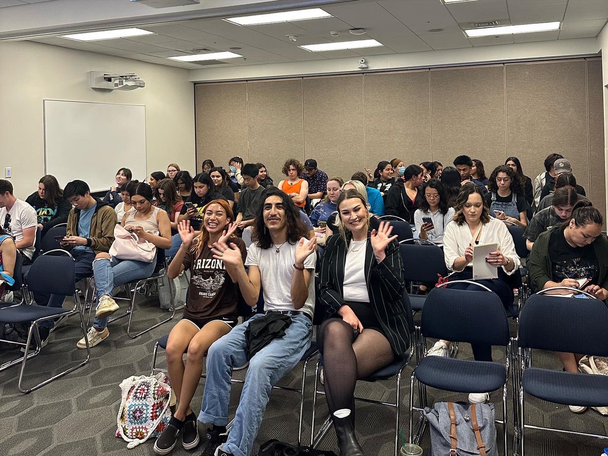 COMM WEEK tweet media