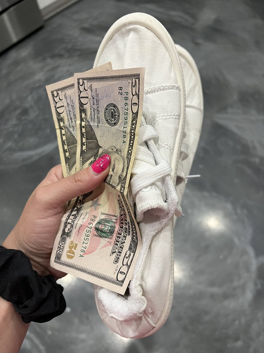 TheGoddessJacki's tweet photo. Local sub cleaned My white sneakers and paid Me for the privilege 👟💵 https://t.co/s3vQlQoImR