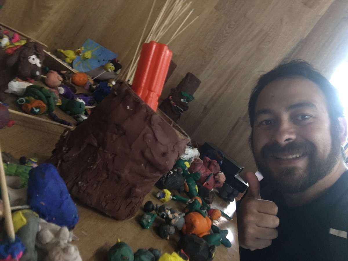 pMaeRyzza's tweet image. It's great to find a plasticine modeling space in a library, Medellin is great