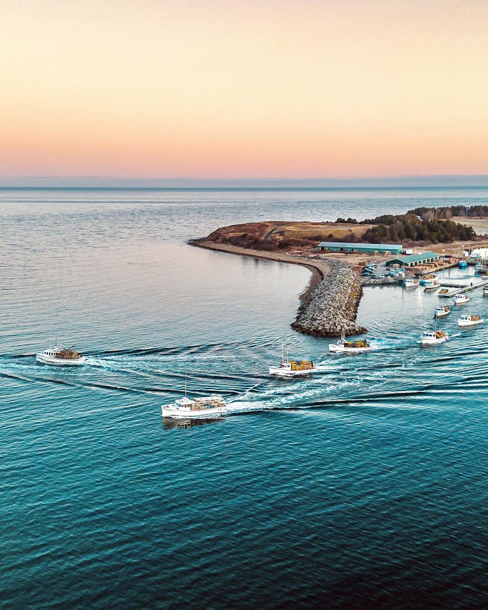 Photographer Adele Beaton captured these amazing photos from Setting Day 2023, Port Hood, Cape Breton Island. Wishing everyone a successful and safe lobster season!
Photos via @adelenatalieb via Instagram #VisitNovaScotia #ExploreCanada
