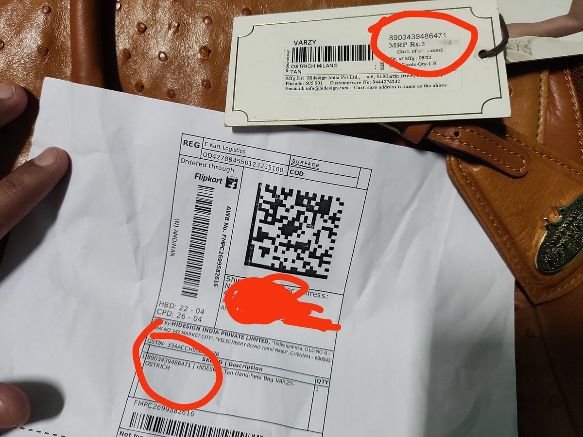ianikeet's tweet photo. @flipkartsupport @Flipkart OD427884550123265100 I have shared order I'd u can check seller sent me right product but uploading wrong pic at platform bcoz of that we are facing issue .. everything same but recieved with golden button ..if u need I have unboxing video also https://t.co/UlGc59AHcp