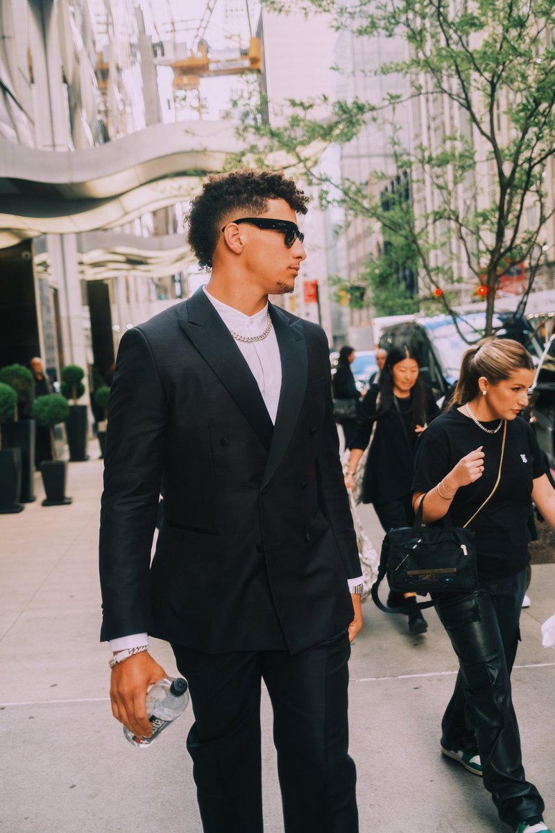 PatrickMahomes's tweet photo. NYC https://t.co/7aKOm9N8HU