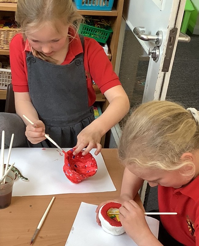 STJBFindon's tweet photo. CLAY CLUB - Exciting news! The young artists at Clay Club have been mastering the art of pinch pot-making, including using 'slip' to join clay pieces. And to top it off, they've painted their pots and they look absolutely stunning! 🎨👏 #ClayClub https://t.co/iUSwTnX5pd