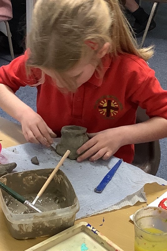 STJBFindon's tweet photo. CLAY CLUB - Exciting news! The young artists at Clay Club have been mastering the art of pinch pot-making, including using 'slip' to join clay pieces. And to top it off, they've painted their pots and they look absolutely stunning! 🎨👏 #ClayClub https://t.co/iUSwTnX5pd