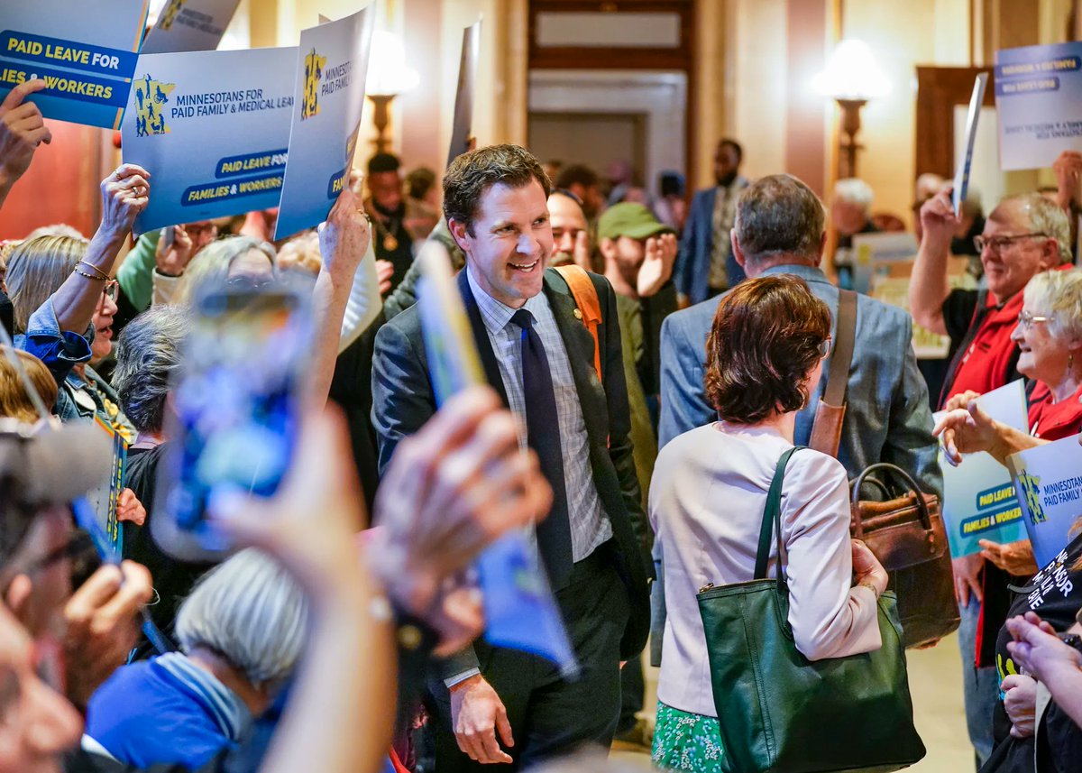 MNHouseInfo's tweet photo. House Majority Leader Jamie Long (@Jamiemlong) greets supporters of HF2, the paid family and medical leave bill, on his way into the #mnhouse Chamber May 2. 

📸 Catherine Davis

#mnleg https://t.co/BmtggSQsRX