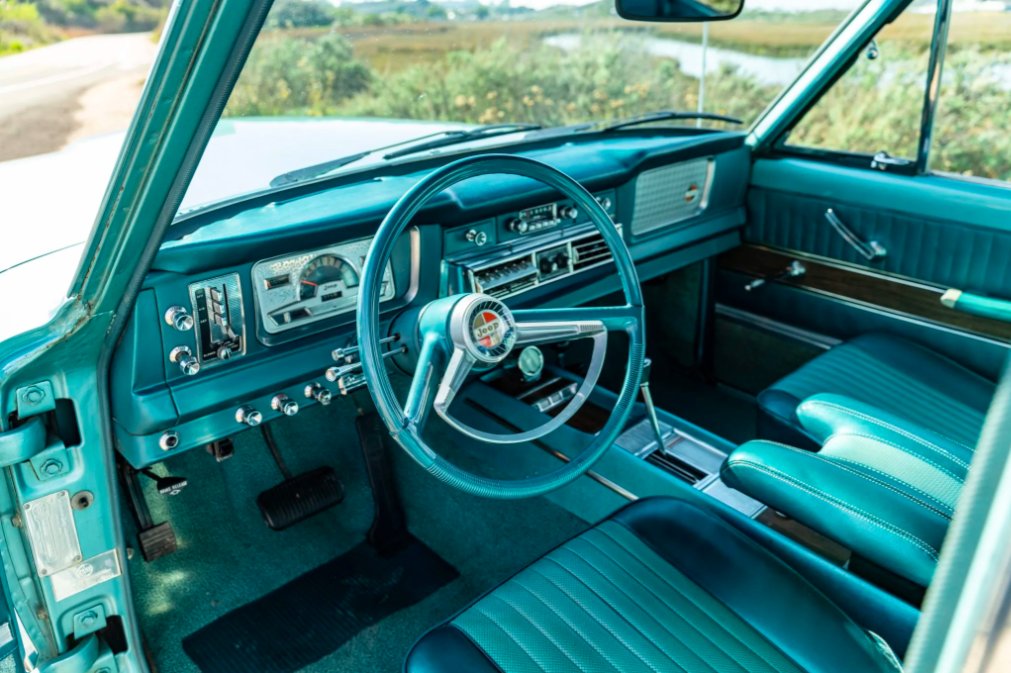 Which do you like better, the interior or the exterior? Let us know below 🔥

For more information and Photo’s please click / Copy & Paste Link below:
bringatrailer.com/listing/1968-j…

#classicjeep #classicjeeps #Wagoneersforsale #restoredwagoneer #grandwagoneer #grandwagoneers