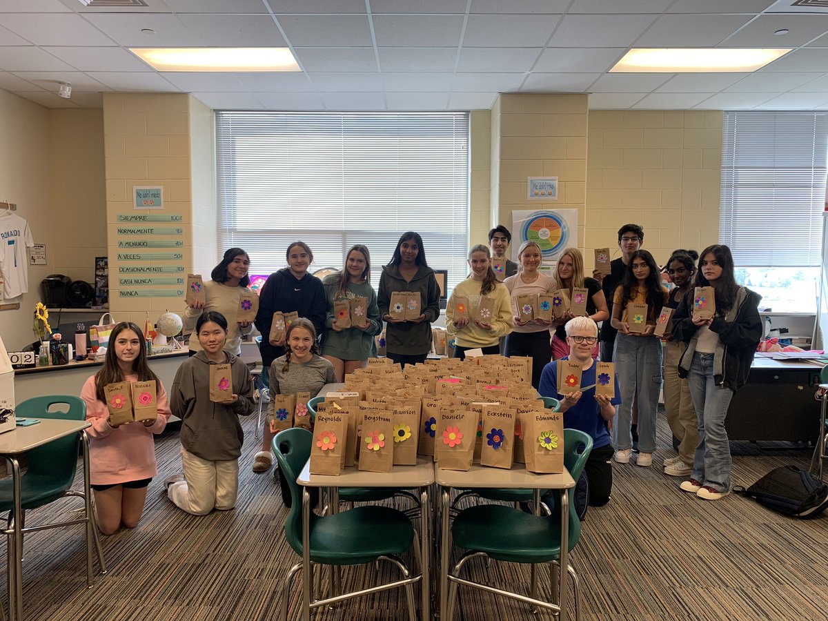 AFHS_Key_Club's tweet image. Big thanks to our awesome teachers at AFHS! Check your mailbox tomorrow for a surprise from our key club members!