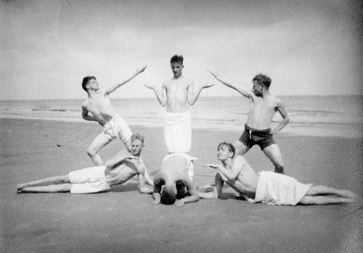 stefdickers's tweet photo. Between 1928 and 1931, a group of gay guys met on a beach to frolic and have some fun. We haven't got their names or where it was in the U.K. but we have their joy in these photos. From the Emmanuel Cooper #archives @BishopsgateInst #LGBTQIA https://t.co/eodLsgqhiY