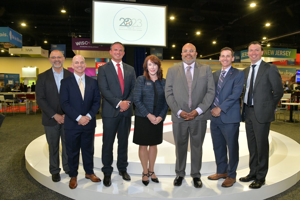 #SelectUSASummit NEWS 📢 <a href="/ABBNorthAmerica/">ABB North America</a> announced today at the SelectUSA Investment Summit that it is investing $1 MILLION in <a href="/UAFS/">UAFS</a> to help position the school to become one of the nation’s leading advanced manufacturing educational institutions! Congrats 🤩🎉