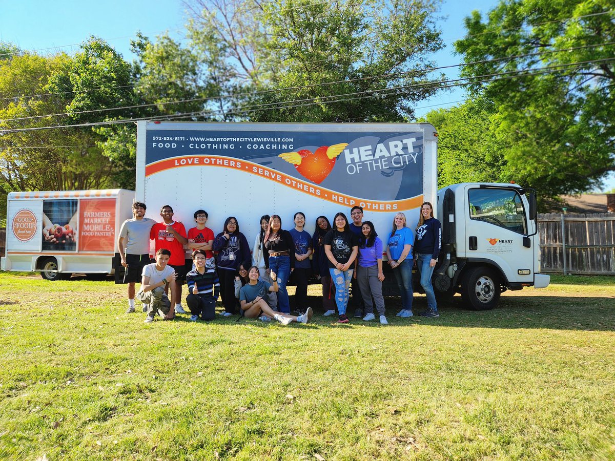 Mrs Thompson (@mrsthompsonchs) on Twitter photo Creekview DECA volunteered this past month at The Heart of the City. We helped do a little organizing in the clothes closet, washed their mobile panty vehicles and helped community members shop the pantry. #CreekviewDECA #TexasDECA <a href="/CreekviewLeads/">Creekview High School</a> @CreekviewPrinc <a href="/CFBISD/">Carrollton-Farmers Branch ISD</a> Creekview DECA volunteered this past month at The Heart of the City. We helped do a little organizing in the clothes closet, washed their mobile panty vehicles and helped community members shop the pantry. #CreekviewDECA #TexasDECA <a href="/CreekviewLeads/">Creekview High School</a> @CreekviewPrinc <a href="/CFBISD/">Carrollton-Farmers Branch ISD</a>