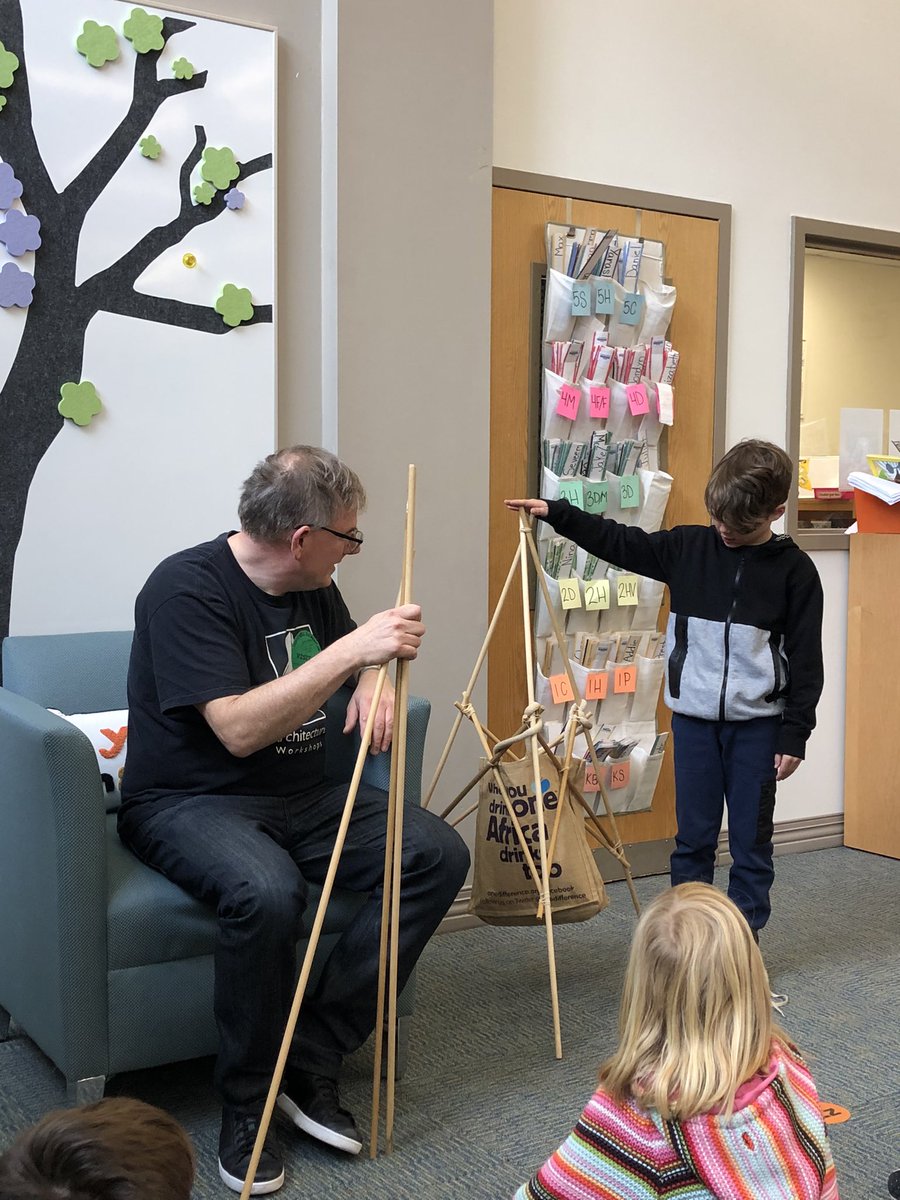 KymHarjes's tweet image. The start of an ✨amazing✨ STEM assembly @HVEFtweets @hvrsd_STEM   #teamwork