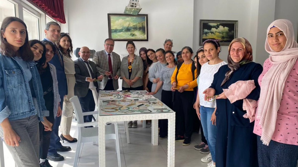 focahem's tweet photo. Foça Kaymakamı Sayın Mehmet TÜRKÖZ Kurslarımızı Ziyaret Etti

@Foca_Kaymakamlk @foca_mem @izmir_ilmem 

https://t.co/MwpRMdlX0r https://t.co/6lWIiBP2dT