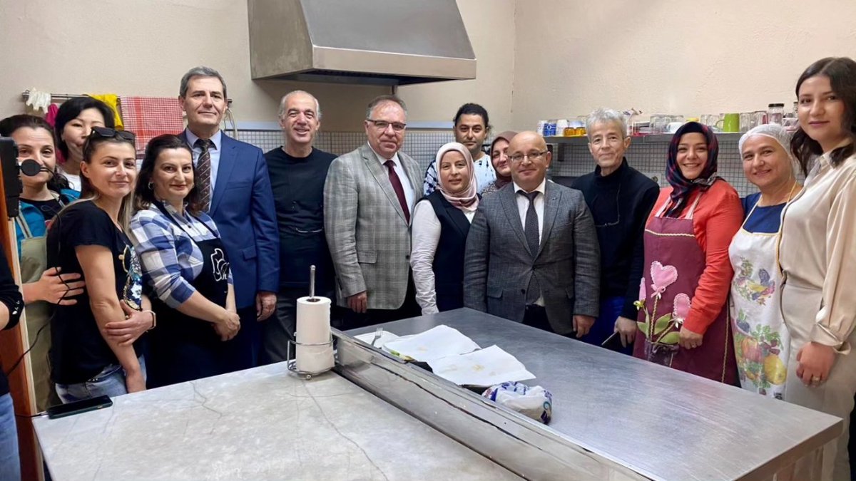 focahem's tweet photo. Foça Kaymakamı Sayın Mehmet TÜRKÖZ Kurslarımızı Ziyaret Etti

@Foca_Kaymakamlk @foca_mem @izmir_ilmem 

https://t.co/MwpRMdlX0r https://t.co/6lWIiBP2dT