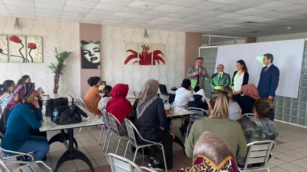 focahem's tweet photo. Foça Kaymakamı Sayın Mehmet TÜRKÖZ Kurslarımızı Ziyaret Etti

@Foca_Kaymakamlk @foca_mem @izmir_ilmem 

https://t.co/MwpRMdlX0r https://t.co/6lWIiBP2dT
