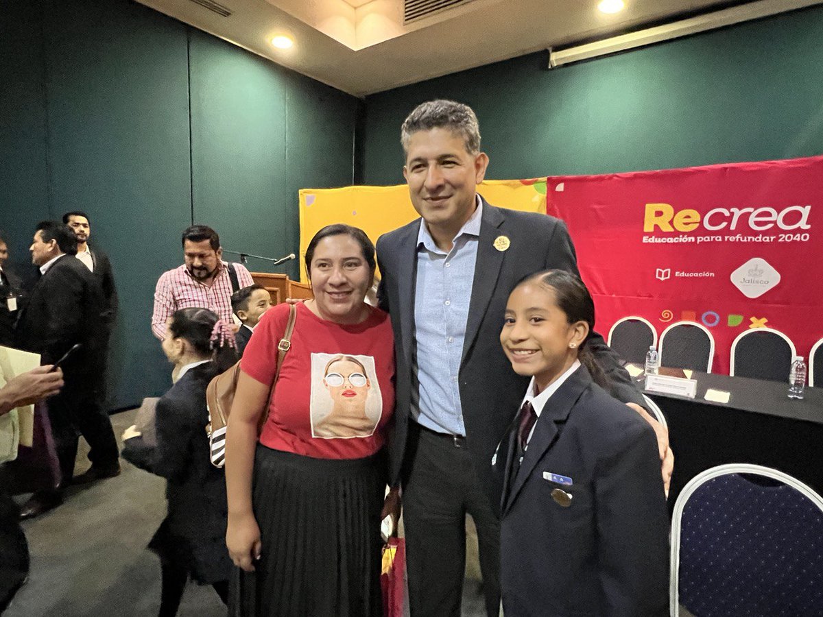 JCFloresMiramon's tweet photo. Esta actividad les permitirá dar su opinión, analizar, expresar, deliberar y discutir sobre temas acerca de su entorno familiar, escolar, social y cultural, bajo un esquema de trabajo legislativo, en un ambiente democrático y de participación.
 
¡Les deseo mucho éxito! https://t.co/CesIZ7hmgf
