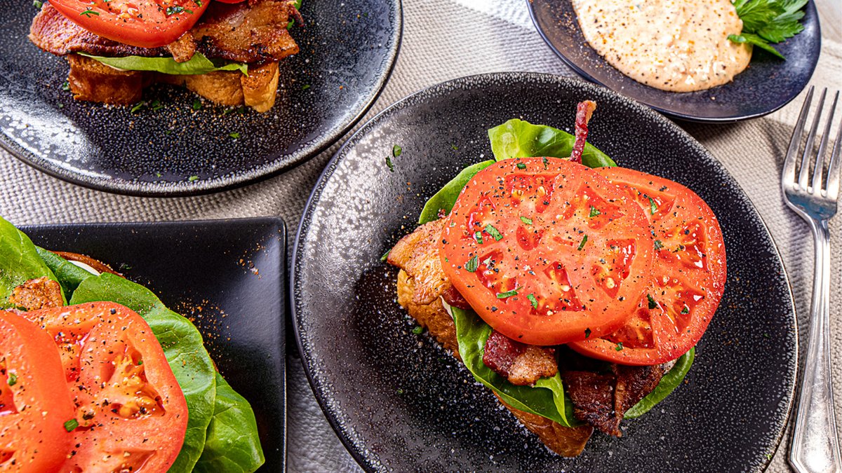 freshfromFL's tweet photo. Raise your hand if you love a good BLT.
https://t.co/5ppbxf2j15
#freshfromflorida #floridaagriculture #floridafarmers #eatlocal #recipes #healthyrecipes #cookingideas #whatsinseason #bltrecipe #blt #tomatoes #floridatomatoes #tomatorecipe https://t.co/fp4oFPYdlX