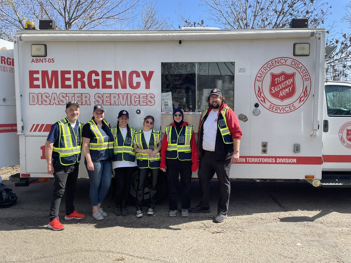 SerenaCMah's tweet photo. 🙏🏻Salvation Army for the pancake breakfast #chinatown @REACHedmonton  for water bottles @CityofEdmonton #capitalcitycleanup for the materials @YEGambassadors #asianheritagemonth ❤️#yeg 

To support our #proudlyasian campaign @lindork @MissSerena 
https://t.co/LcW4p89SDY https://t.co/vTJFojzrCw
