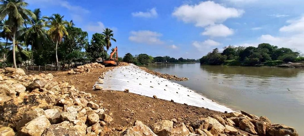 AlcaldiaLorica's tweet photo. 📢 Gestionamos obras de prevención contra inundaciones y desbordamiento del Sinú en los corregimientos Palo de Agua y El Playón, con ejecución a cargo de la @UNGRD y la supervisión de la secretaría municipal de Infraestructura. #CompromisoconlaGente #CompromisoconLorica https://t.co/3QsxMUQpjx
