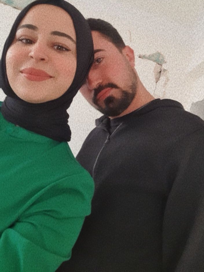 Evimizin bitmesine az kaldı diye sevinirken ,en başa sardık. El ele tüm zor günlerin üstesinden gelecek. ( Evimizde ilk fotoğrafımız 🩷 🧿) <a href="/y_emrekilinc/">Emre KILINÇ</a>