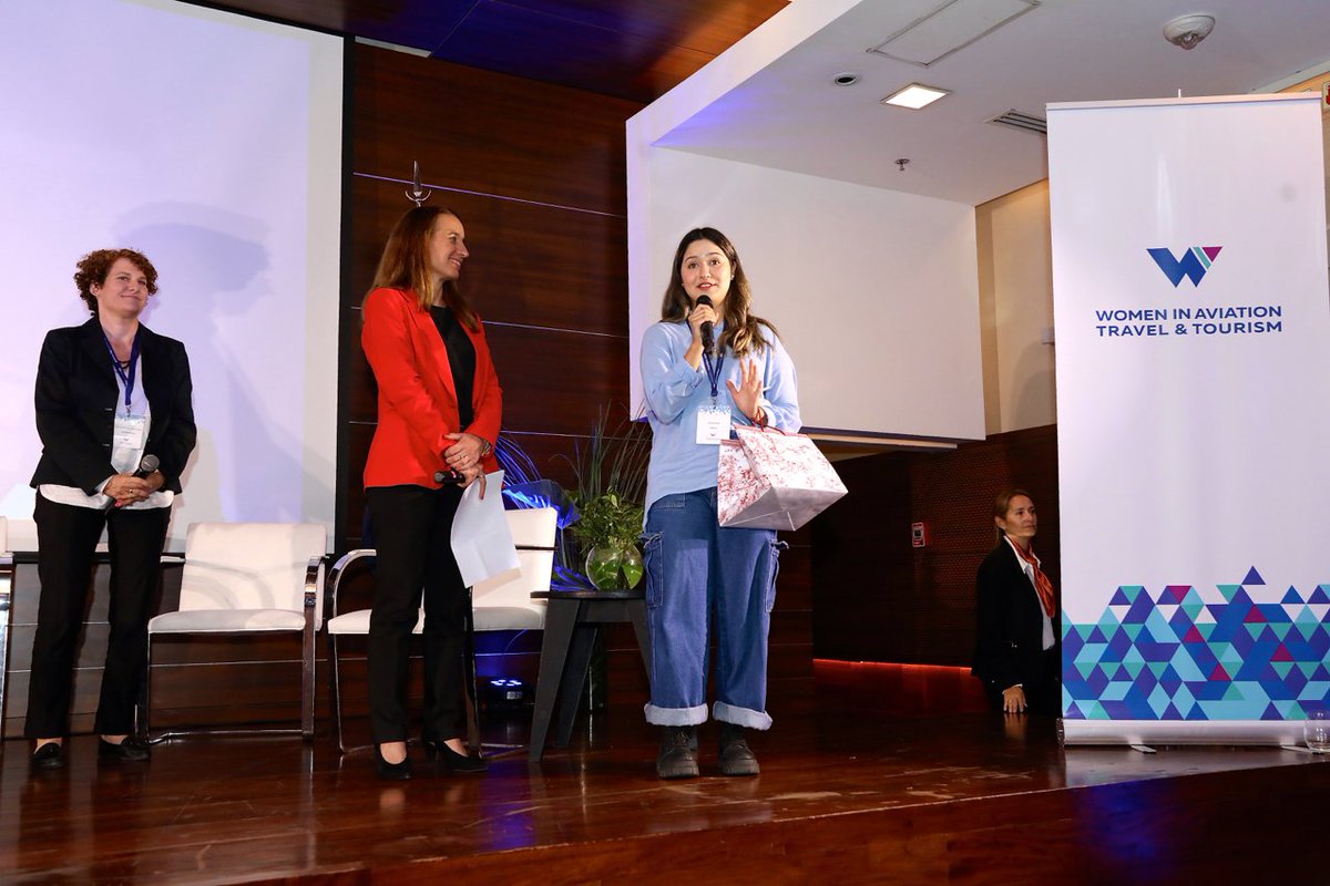IngAustral's tweet photo. Participamos del evento WIATT, organizado por @aa2000oficial para promover a #mujeres dentro de la industria aeronáutica y el turismo.

Desde la @IngAustral hicimos entrega de una beca WIATT a Agostina Vischi, actual estudiante de 1er año de Ing. Industrial en la Austral. https://t.co/4g9NlHzgaW