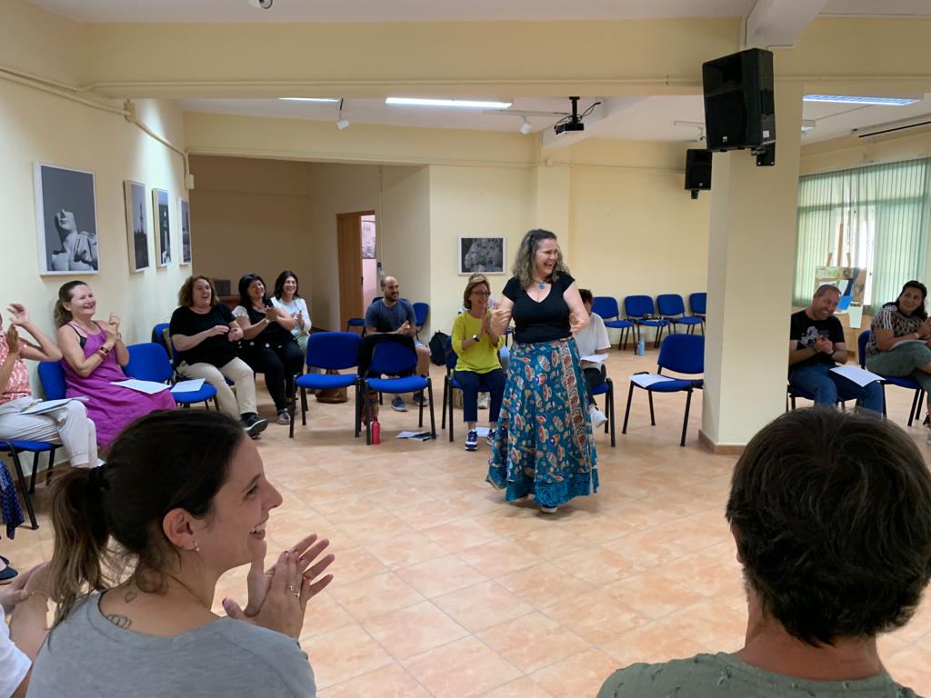 CEPdeCadiz's tweet image. Tercera sesión #geografiadelflamenco con extraordinaria conferencia #soleá y #bulerías a cargo del genial cantaor jerezano @jesusmendez_cantaor acompañado de @miguelchamizo y sesión didáctica de fin de fiesta con bulerías a cargo de Noelia Jiménez @FormacProfAnd @EducaAnd