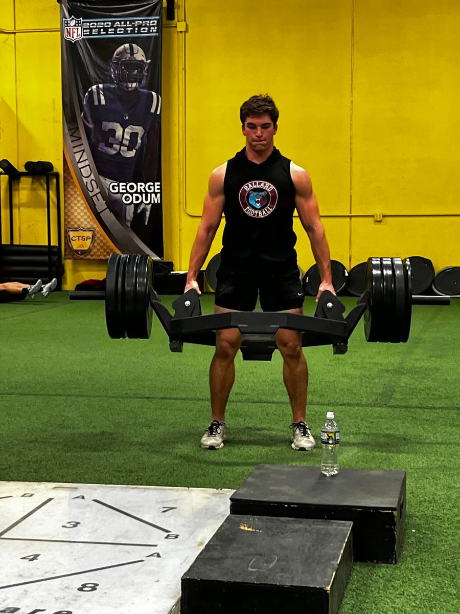TeamCTSP's tweet photo. High School Football Speed and Performance tonight at 6:30! #noexcuses #mindset #speedrich #kingsofspeed #3stripelife @CtspFootball https://t.co/UEbnP2GEJS