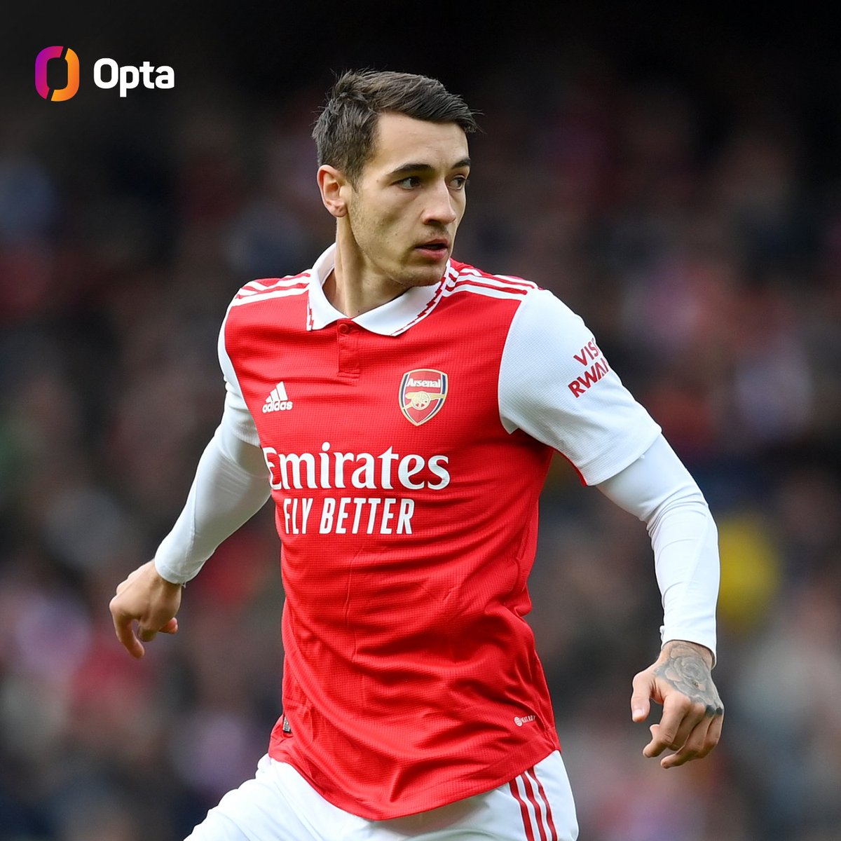 WanjaMDouglas's tweet photo. What a player! What a wall! #ARSECHE #COYG https://t.co/BtN9SnajLl