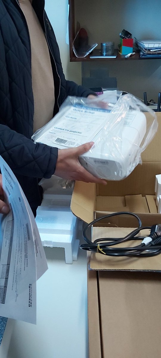 CLAUDINA_SOTTER's tweet photo. Hoy asistimos a la entrega de equipamiento de PROMER II en la escuela Secundaria de Baru. @cge_entrerios @CoordiCTIP @martinmuller https://t.co/EwEPVPrr5D