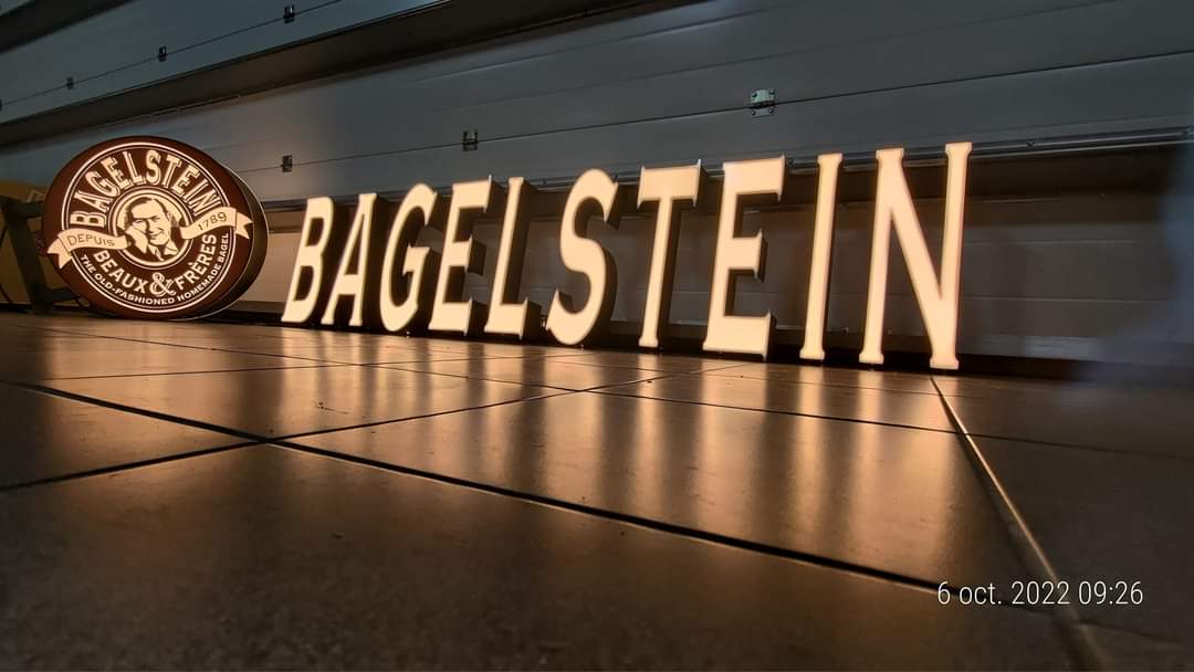 agence_graphics's tweet photo. Fabrication enseigne lumineuse en lettre boitier sur rail avec mise à la teinte et enseigne drapeaux.
Éclairage en led par un blanc chaud.

https://t.co/obVQQHAC8d https://t.co/IDE3trRncJ