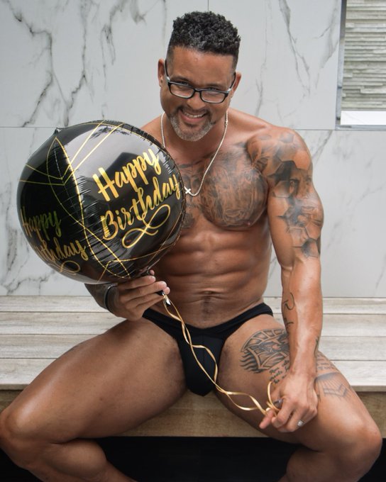 Happy Birthday @ShaunT 🎂 Thanks for inspiring us to be our best 🌎❤️🎉 #TaurusSeason   📷 @EyeFilmzX https://t<a class="tags" target="_blank" title="On Twitter" href="/?out=eyJ0eXAiOiJKV1QiLCJhbGciOiJIUzUxMiJ9.eyJpYXQiOjE3MTk0MTkyMzgsImlzcyI6InR3cG9ybnN0YXJzLmNvbSIsIm5iZiI6MTcxOTQxOTIzOCwiZXhwIjoxNzUwOTU1MjM4LCJyZWRpcmVjdF91cmwiOiJodHRwczovL3R3aXR0ZXIuY29tL1NoYXVuVCJ9.9-TP_X4b7ZJXVYy-b02LWOCEo4NoG_oQTIEAjfymWEZ5fEeDUwoCVtVe1hUpyYVEja35zBKVV3sJ8T9tYJDobg">@ShaunT</a><a href="/tag/taurusseason"class="tags"><span>#taurusseason</span></a>