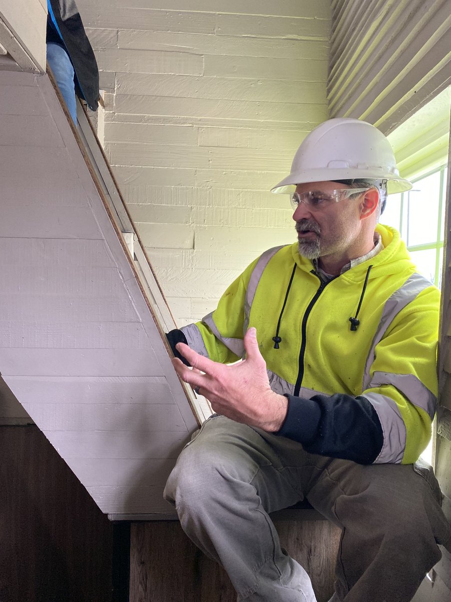 TippTinyHouse's tweet photo. Broadway Elementary 3rd graders toured Tppecanoe HS Tiny Houses!  Teacher James Kitchen welcomed the students &amp; explained how high schoolers build the homes.  Students in Amy Grescowle's enrichment class worked with "clients" &amp; "builders" to design &amp; construct model Tiny Houses! https://t.co/aKlwiqHa87