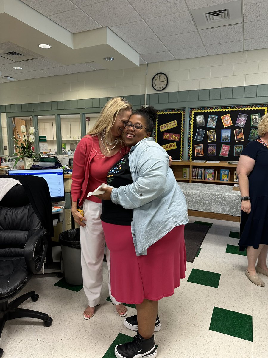 Congratulations to our #TeacherOfTheYear @tonironi15! She is a dedicated and passionate educator. #Congratulations #TOY #LHESMustangs #PremierProfessional @CumberlandCoSch @MustangCarter