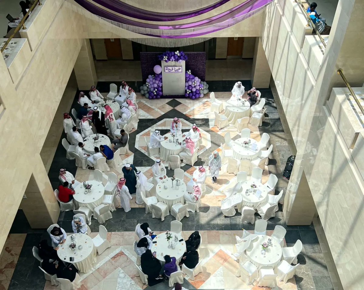 أقام مركز الملك فهد للبحوث الطبية حفل معايدة لعيد الفطر المبارك وسط أجواء أخوية.

أعاده الله علينا وعليكم باليمن والمسرات✨🍬 #حفل_المعايدة #عيدنا_فرحة