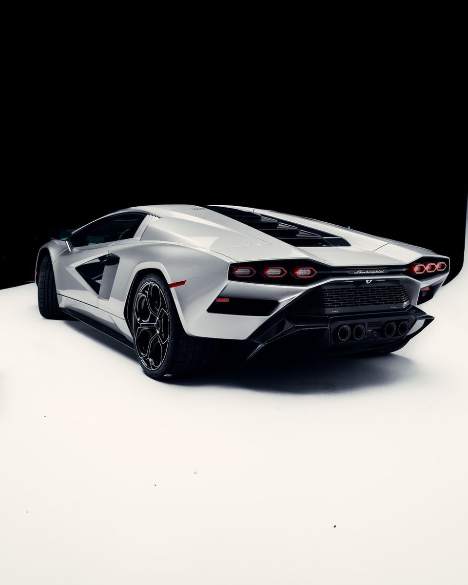 duPontREGISTRY's tweet photo. Perfectly paying homage to the original Lamborghini Countach 😍 
-
See more: https://t.co/WZgICCYlpO https://t.co/pwdcQk1qv0