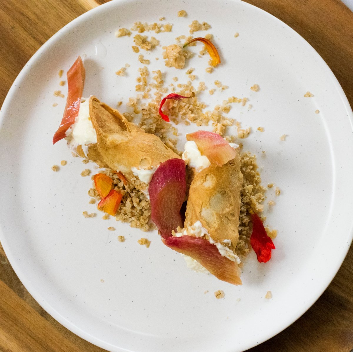 Rose Water & Orange Cannoli, Rhubarb, Nut Crumble

Link in bio for booking !

l8r.it/E2Xk
#italianfood
#supperclubyvr #privatediningvancouver #yvrfoodie #chefsofinstagram #artofplating #vancouvercatering
#vancity #yvr #vancouverisawesome #vancouverbc #vancitybuzz