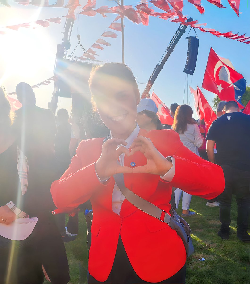 Aysenuravciogli's tweet photo. Akşener bu yoldan döner mi sandın 
Evlatları onu terk eder mi sandın  !!!

#sanasöz Türkiye Tarih Yazacak

❤️🫶☀️🧿
1 oy @kilicdarogluk 'na , 1 oy  @meral_aksener anneeeme https://t.co/0gULFv7JPJ