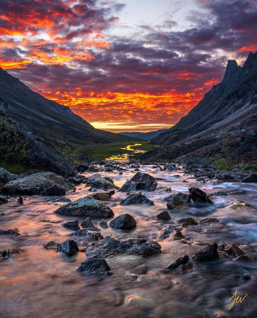 Who’s ready for backpacking in the Arctic under the midnight sun?!🌞⛰️🥾 . . We are🙋🏻‍♀️🎒 @explorefairbanks . . 📸 @jasonweissphotography . . #explorefairbanks #alaska #fairbanksalaska #fairbanks #arcticalaska #north #travel #travelgram #travelblog #t… instagr.am/p/CrwNheQyOdW/