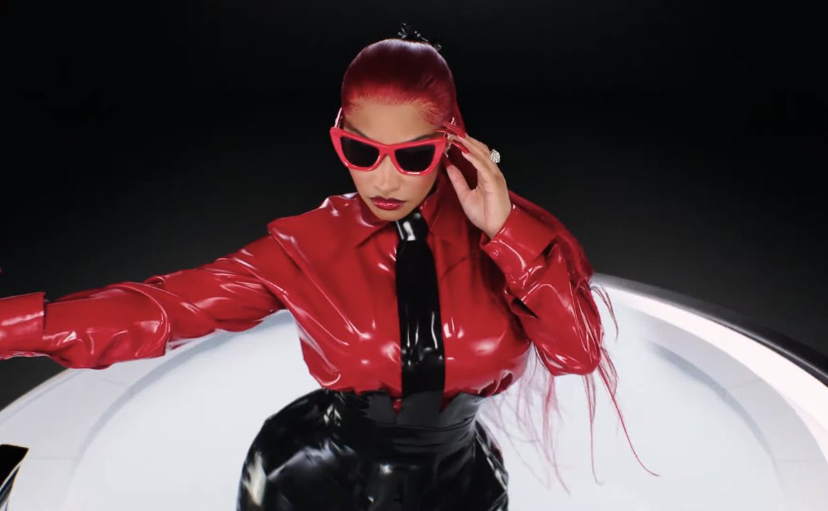 PopCrave's tweet photo. .@KimPetras and @NickiMinaj have released the music video for “Alone.”

Watch: https://t.co/8JMMWwdDIA https://t.co/vvDRmHDdPO