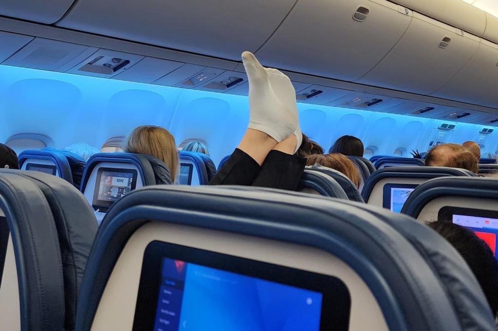 New York Post on Twitter "Passenger shamed for putting ‘smelly feet