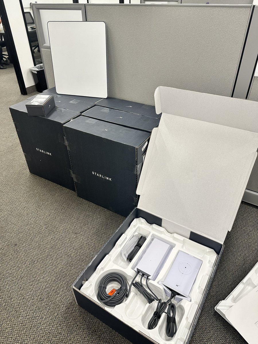 Behrod's tweet image. Starlink Going Up @elonmusk thanks for the fun tech!