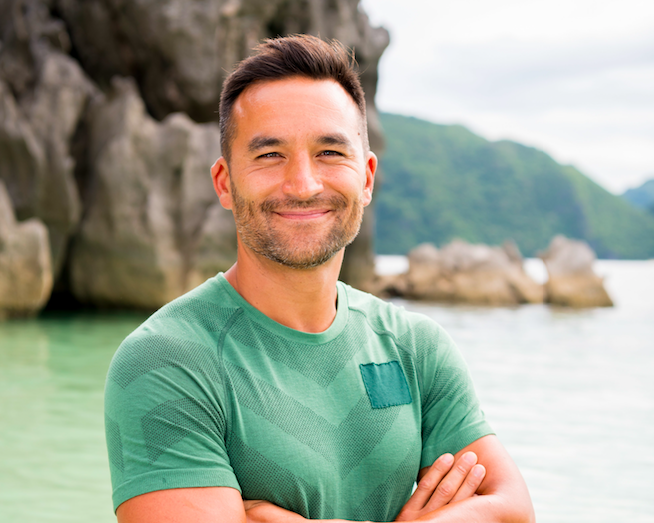 Ruzteiger's tweet photo. Il apprend que son gosse a vomi sur le canapé mais il est rassuré, ça c'est du daron #KohLanta https://t.co/r2LjPZHPTV