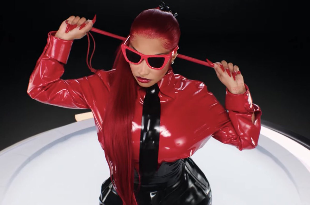 PopCrave's tweet photo. Nicki Minaj in the music video for “Alone.” https://t.co/IoeSXvryH2