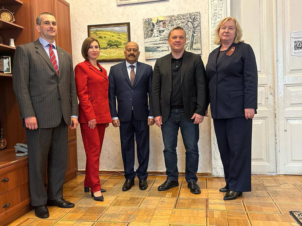 mwmidru's tweet photo. 2 мая г.Пятигорск с визитом посетил Почетный консул России в Индии, директор Русского дома в Тривандруме Ратиш Наир. https://t.co/LrfDw5NW16