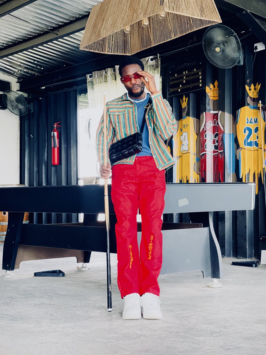 Rexx_Dandy's tweet photo. @isrealthang Got me looking like steve Jobs! Most times Normal is Boring. So we had to add a liqqle spice to it✂️💡 #Fashionhistory #fashionstyle  #modeling #BTOB https://t.co/PJM1rC1dUZ
