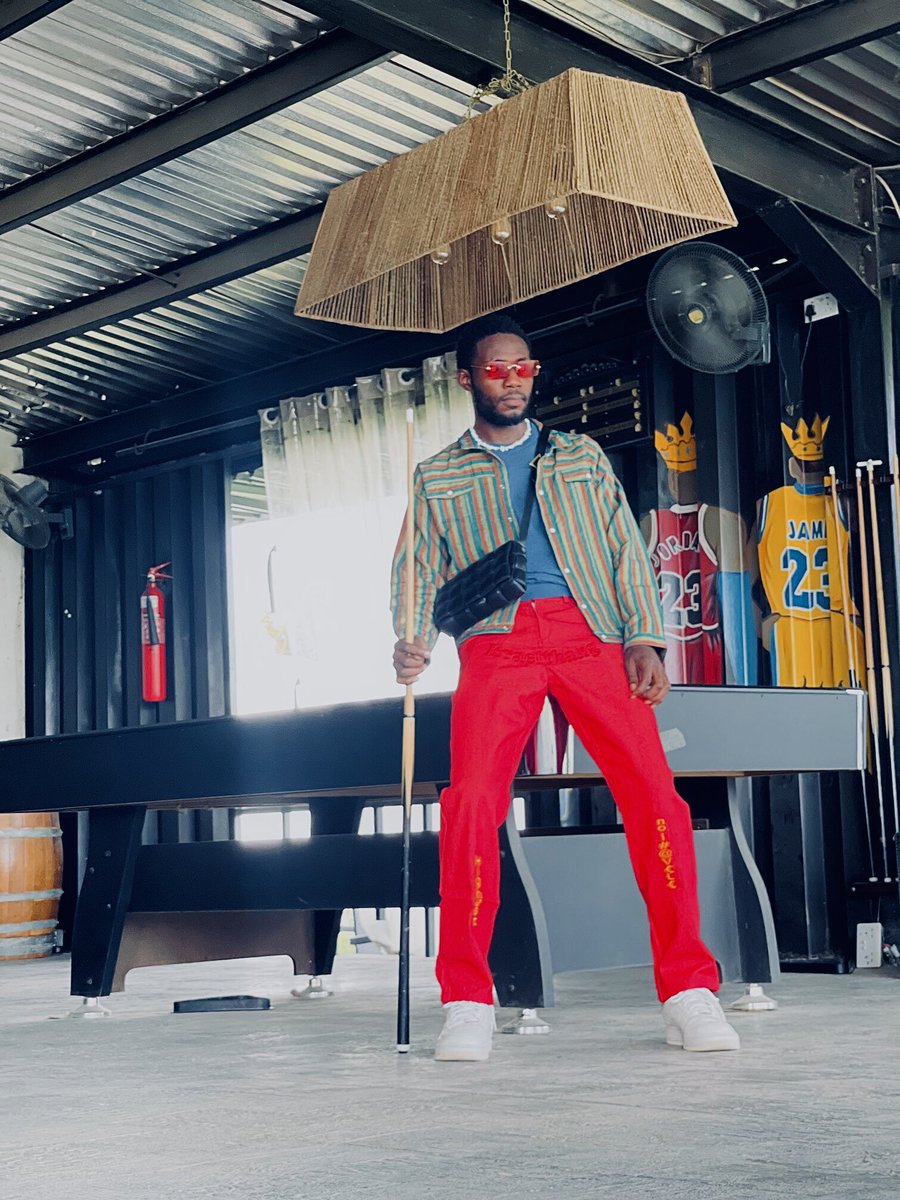 Rexx_Dandy's tweet photo. @isrealthang Got me looking like steve Jobs! Most times Normal is Boring. So we had to add a liqqle spice to it✂️💡 #Fashionhistory #fashionstyle  #modeling #BTOB https://t.co/PJM1rC1dUZ