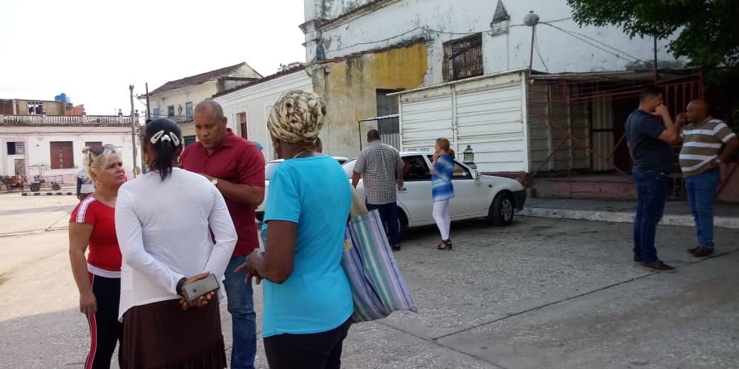 Recorrido de la Dirección de la asamblea y administrativos junto a los delegados en la circunscripción.#SanctiSpíritusEnMarcha. <a href="/AidaDiazFernnd1/">Aida Diaz Fernández</a> <a href="/chinea_diaz/">Yadira Diaz Chinea</a> <a href="/DeivyPrezMartn1/">Deivy Pérez Martín</a> <a href="/FrankOsbel/">Frank Cañizares Rodríguez</a> <a href="/MunicipalPp/">Asamblea Municipal PP Sancti Spiritus</a> <a href="/NolbertoGR1968/">Nolberto Gonzalez Rodríguez</a> <a href="/RomelBeltrnPre2/">Romel Beltrán Pérez</a> <a href="/TeresitaRomeroR/">Teresita Romero Rodríguez</a>