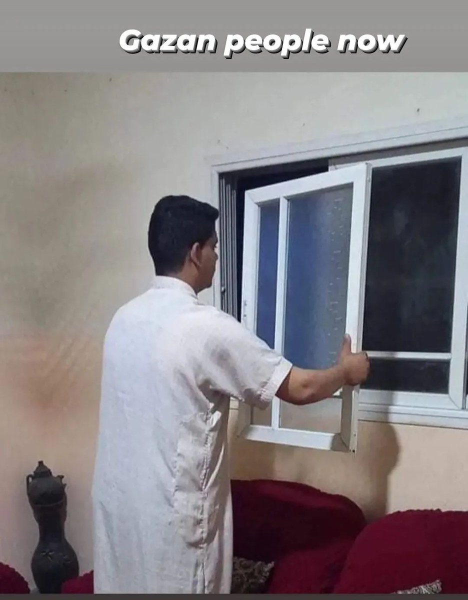 100% of gazan people doing this right now, heavy explosion heard in Gaza strip.
#GazaStrip #KhaderAdnan #Palestine