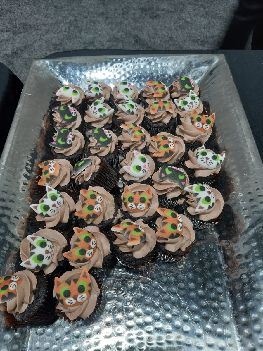 I love the #cat #cupcake idea for the afternoon coffee break at #petfoodforum in #KansasCity <a href="/Interzoo_fair/">Interzoo Trade Fair</a> @petfoodforum